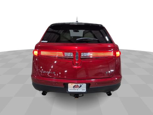 Used 2018 Lincoln MKT AWD image 8