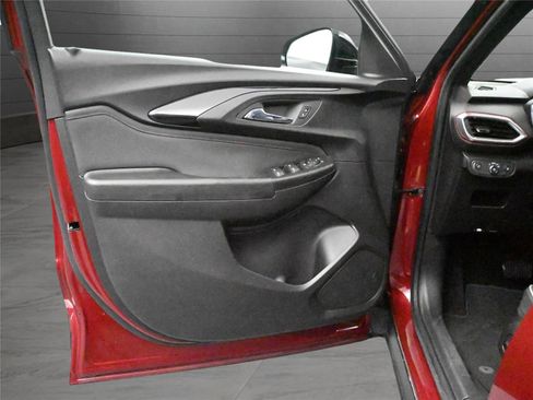 Used 2022 Chevrolet TrailBlazer RS image 9