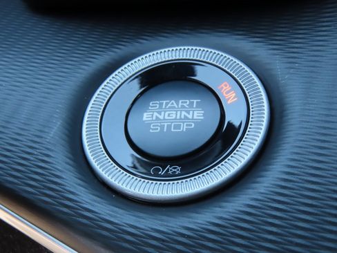 New 2025 Jeep Grand Cherokee Altitude image 12