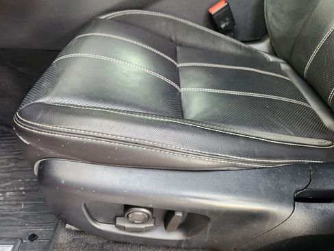 Used 2020 Land Rover Range Rover Velar R-Dynamic S image 18