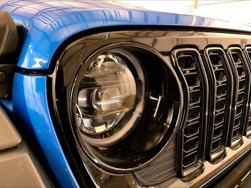 Used 2024 Jeep Wrangler Unlimited AWD/4WD image 27