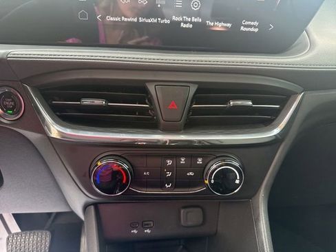 Used 2025 Buick Encore GX Preferred FWD image 19