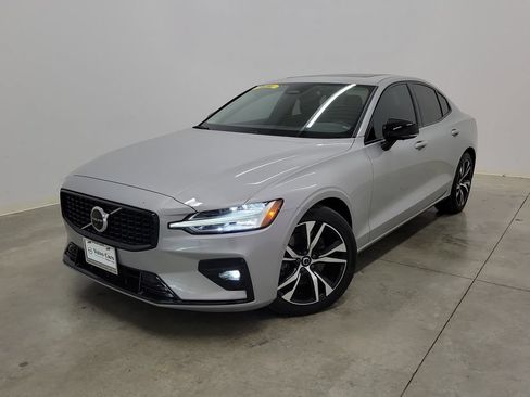 New 2025 Volvo S60 B5 Plus w/ Protection Package Premier FWD image 33