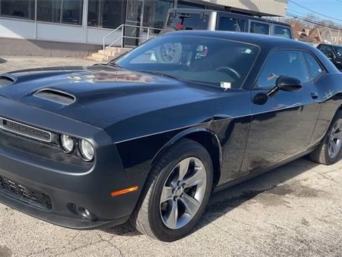Used 2021 Dodge Challenger SXT image 6