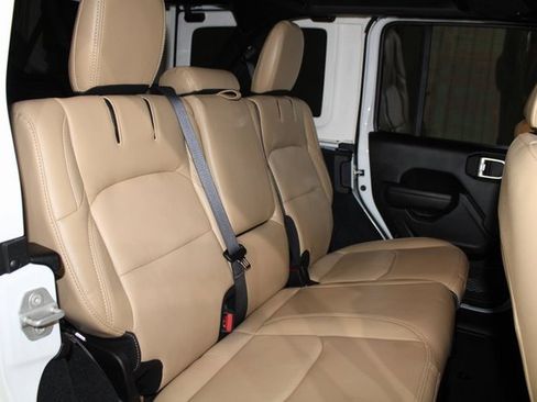 Used 2024 Jeep Wrangler Unlimited image 24