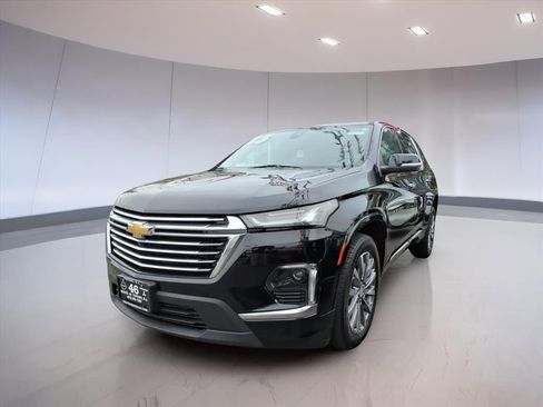 Used 2023 Chevrolet Traverse Premier image 2