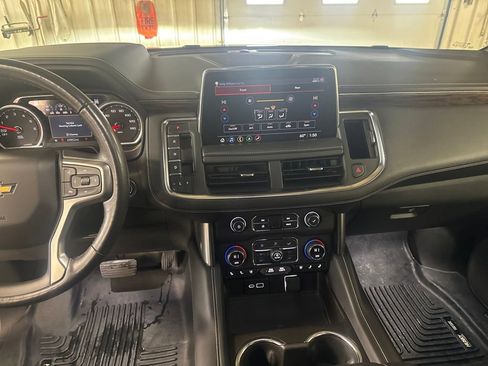 Used 2021 Chevrolet Tahoe Premier w/ Premium Package image 18