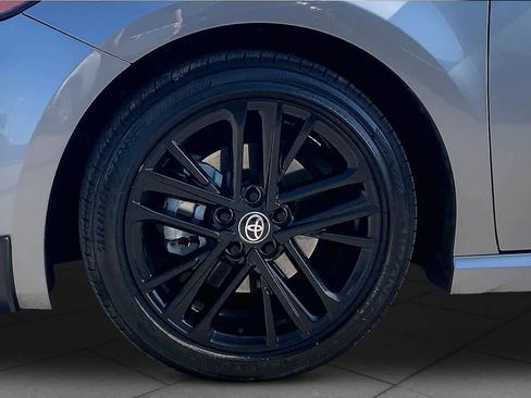 Used 2025 Toyota Camry SE image 11