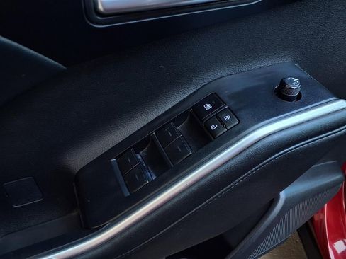 Used 2023 Toyota Highlander XLE FWD image 16