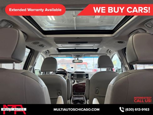 Used 2011 Toyota Sienna XLE image 27