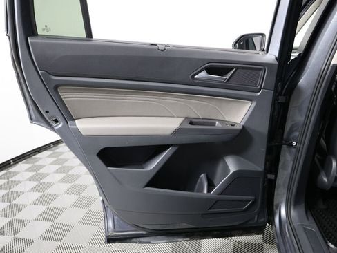 Used 2022 Volkswagen Atlas SE w/ Black Wheel Package image 16