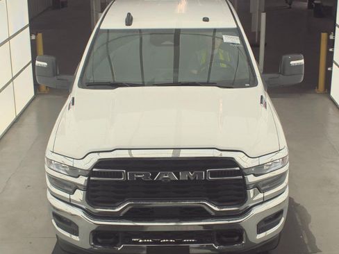 Used 2025 RAM 2500 Big Horn AWD/4WD image 3