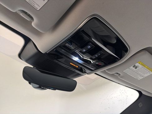 Used 2023 Land Rover Range Rover Sport SE image 18