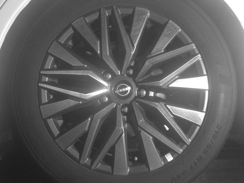 Used 2025 Nissan Altima 2.5 SV FWD image 14