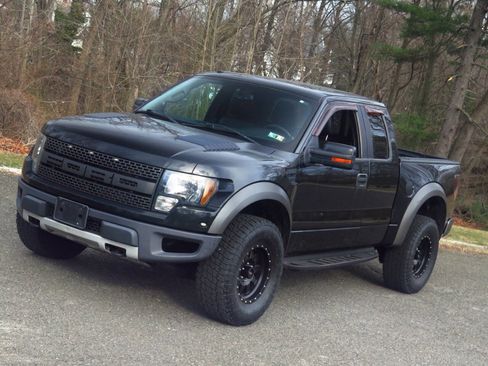 Used 2010 Ford F150 Raptor image 19