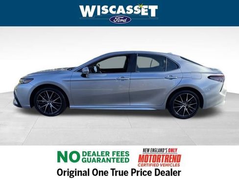 Used 2024 Toyota Camry SE image 2