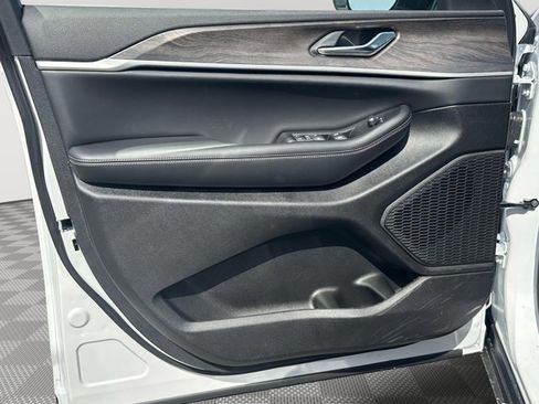 New 2026 Jeep Grand Cherokee Altitude AWD/4WD image 18