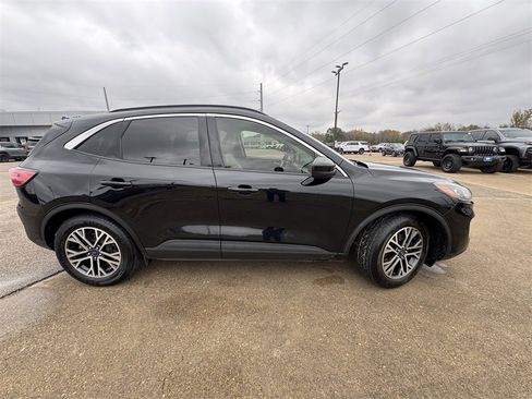 Used 2020 Ford Escape SEL image 3