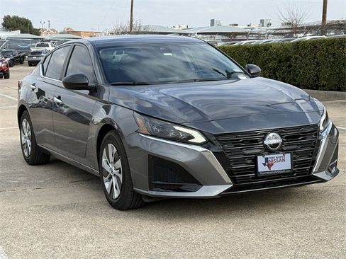 Used 2025 Nissan Altima 2.5 S image 2