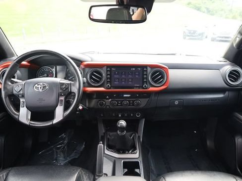 Used 2020 Toyota Tacoma TRD Off-Road w/ TRD Premium Off Road Package AWD/4WD image 13