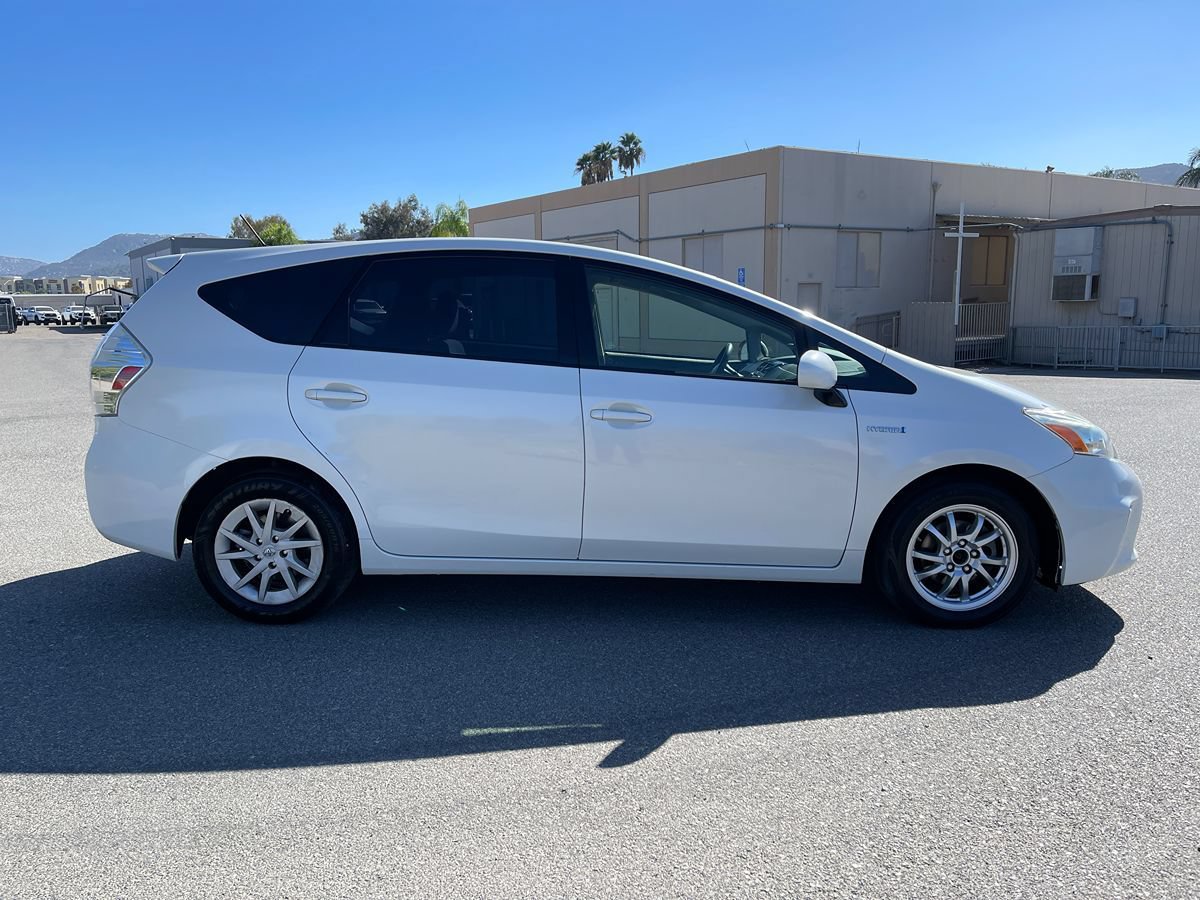 Used 2014 Toyota Prius V Three FWD image 4
