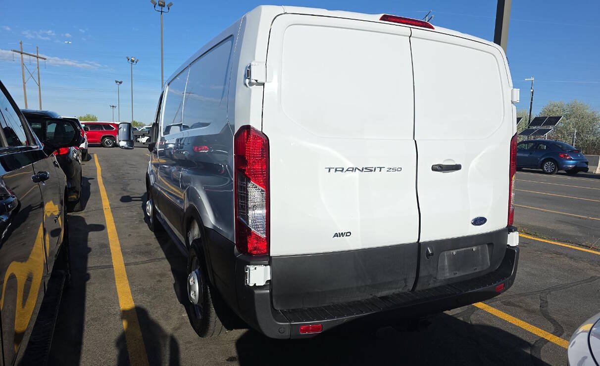 Used 2023 Ford Transit 250 Low Roof AWD image 4