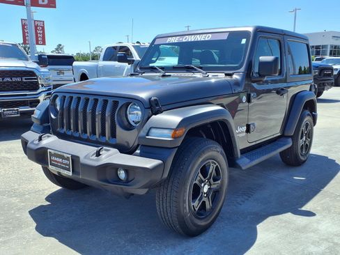 Used 2020 Jeep Wrangler Sport AWD/4WD image 3