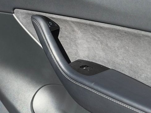 Used 2021 Tesla Model Y Long Range image 37