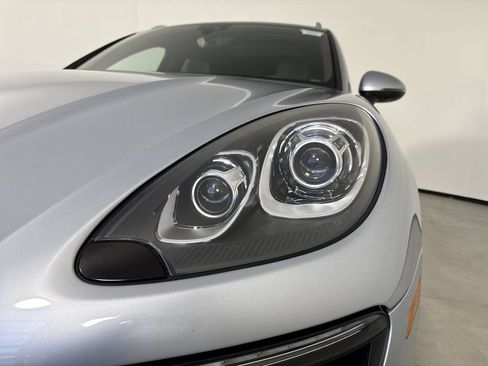 Certified 2018 Porsche Macan S AWD/4WD image 11