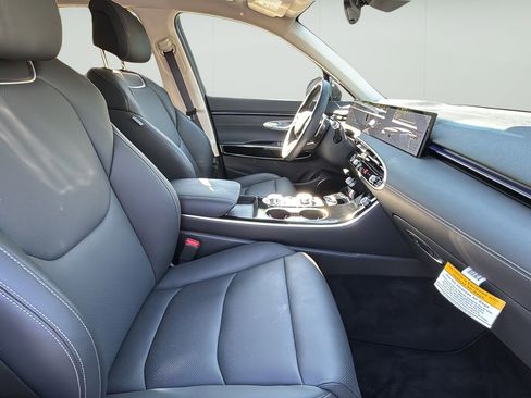 Certified 2026 Genesis GV70 2.5T AWD/4WD image 40