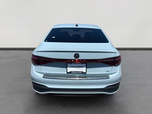 New 2026 Volkswagen Jetta SE FWD image 4