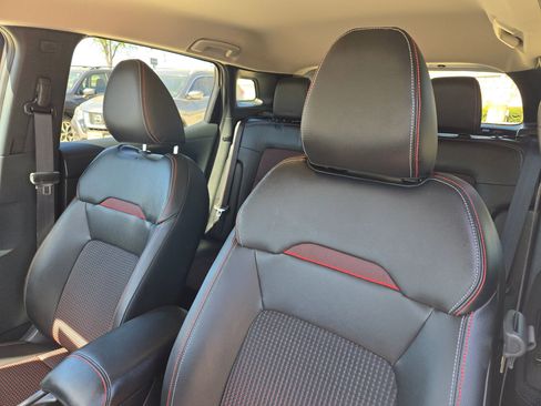 Certified 2025 Nissan Kicks SR image 17