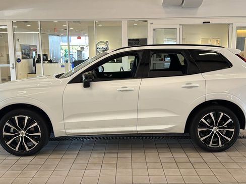 Used 2025 Volvo XC60 B5 Plus AWD/4WD image 8