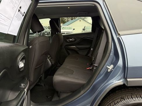 Used 2020 Jeep Cherokee Latitude w/ Cold Weather Group image 12