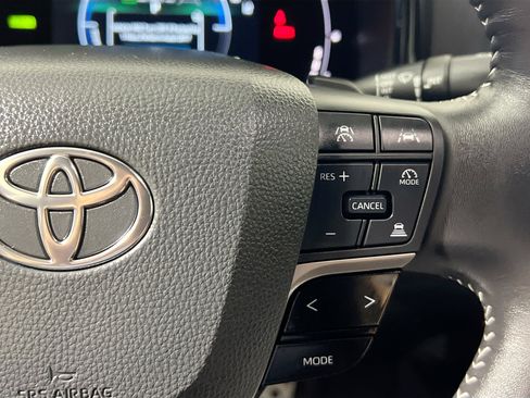 Used 2025 Toyota Camry SE image 19