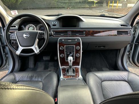 Used 2013 Volvo XC70 3.2 image 38