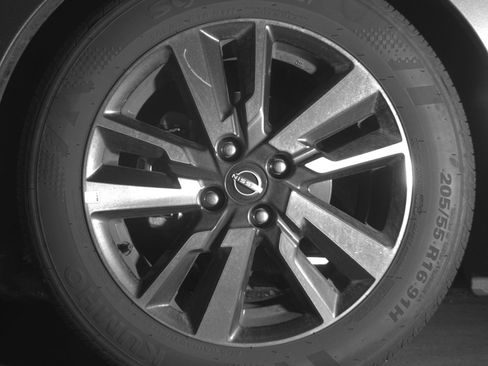 Used 2025 Nissan Versa SV FWD image 12