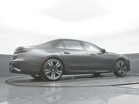 Used 2023 BMW 760i xDrive AWD/4WD image 36