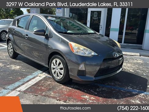 Used 2013 Toyota Prius C One FWD image 3