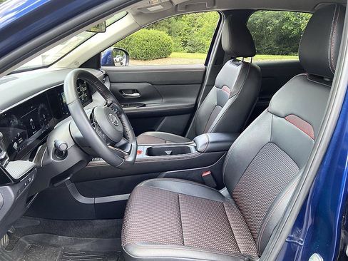 Certified 2025 Nissan Kicks SR FWD image 11