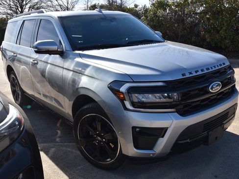 Certified 2024 Ford Expedition Limited image 4