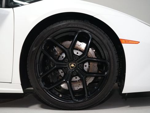 Used 2019 Lamborghini Huracan LP 580-2 RWD image 25