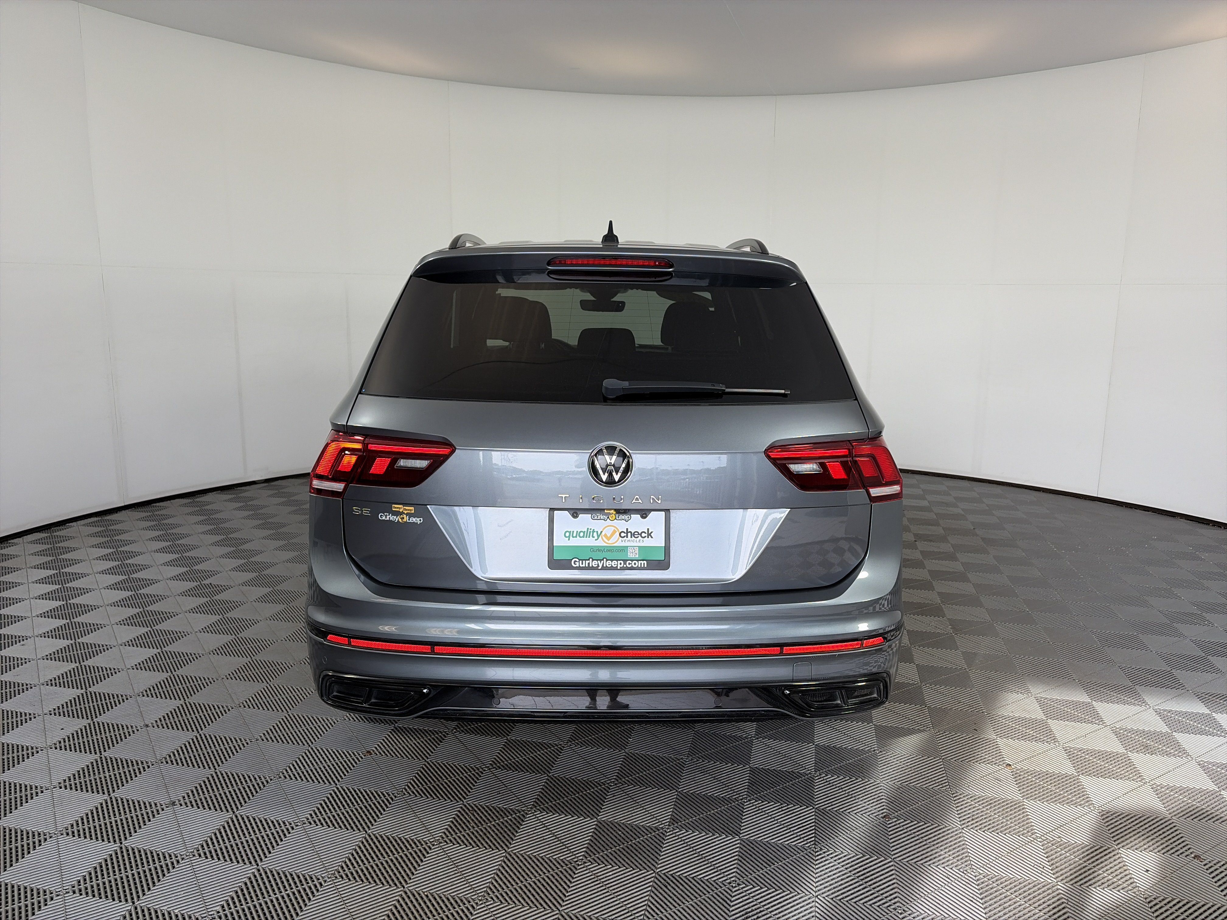 Used 2022 Volkswagen Tiguan SE R-Line FWD image 9