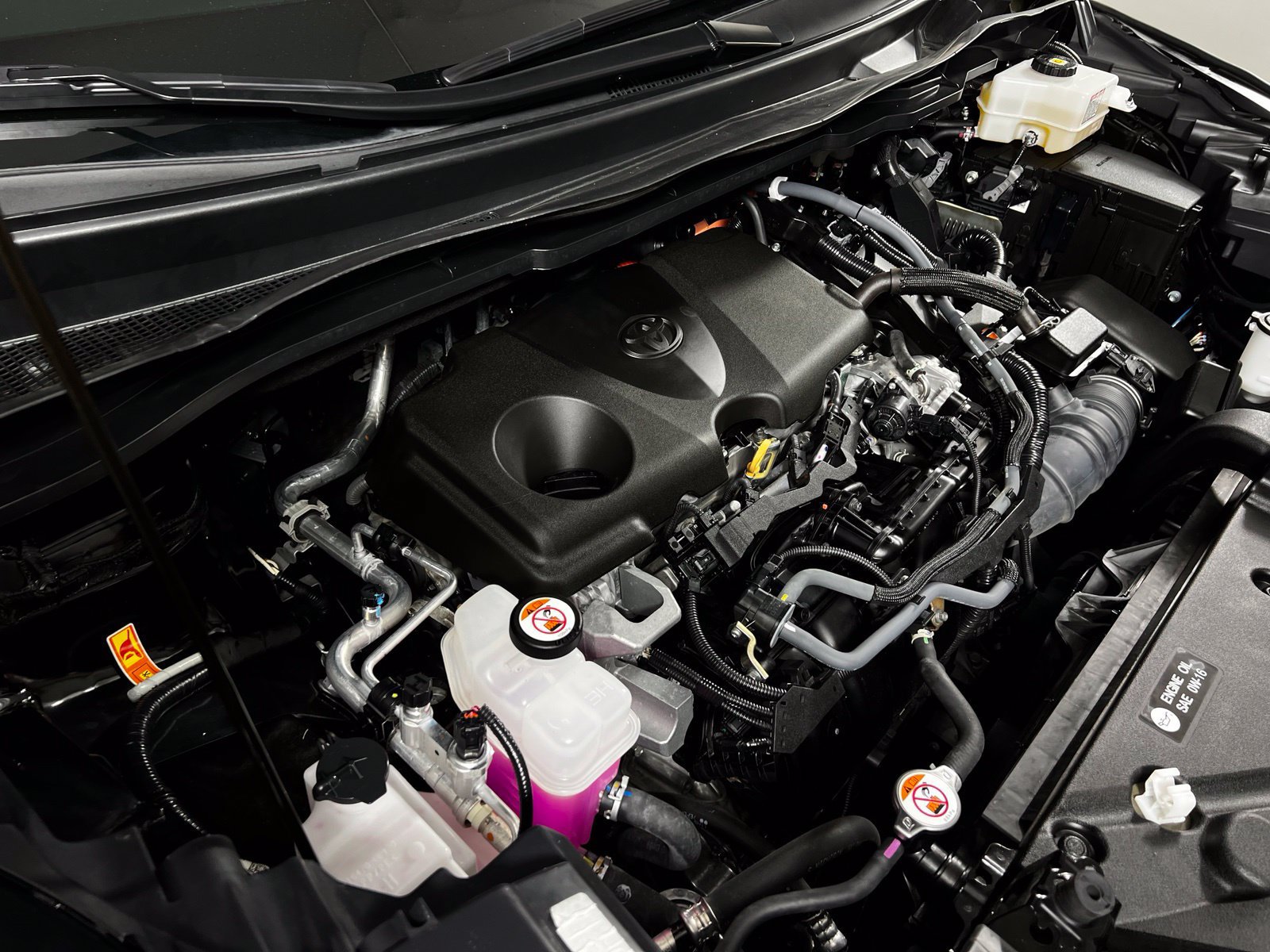 Certified 2025 Toyota Sienna XLE FWD image 10