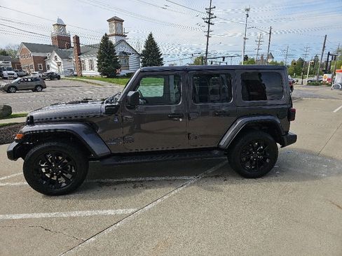 Certified 2025 Jeep Wrangler Unlimited Sahara AWD/4WD image 8