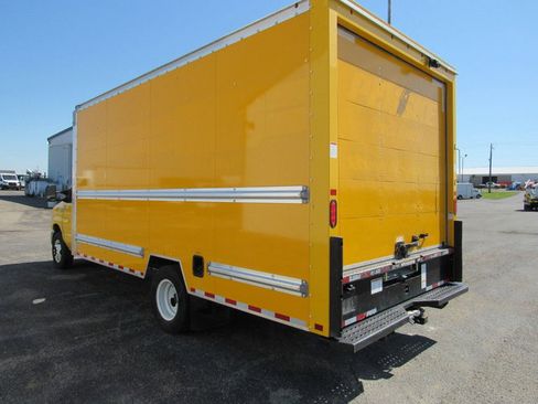 Used 2022 Ford E-350 and Econoline 350 Super Duty RWD image 5