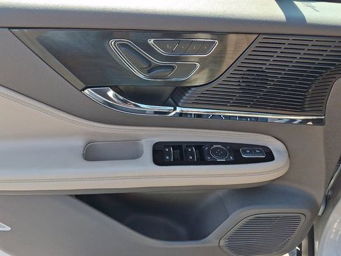 Used 2022 Lincoln Corsair AWD w/ Equipment Group 101A image 12