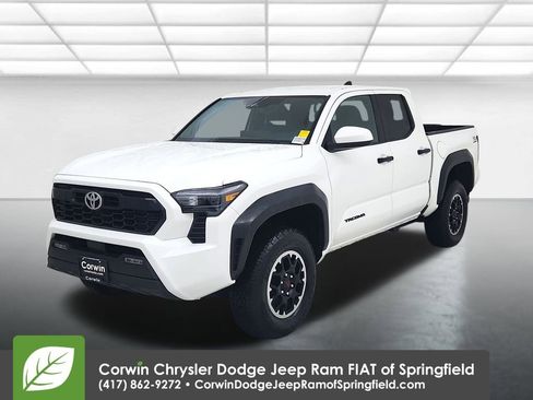 Used 2024 Toyota Tacoma TRD Off-Road image 4