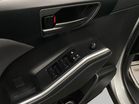 Used 2023 Toyota Highlander L image 29