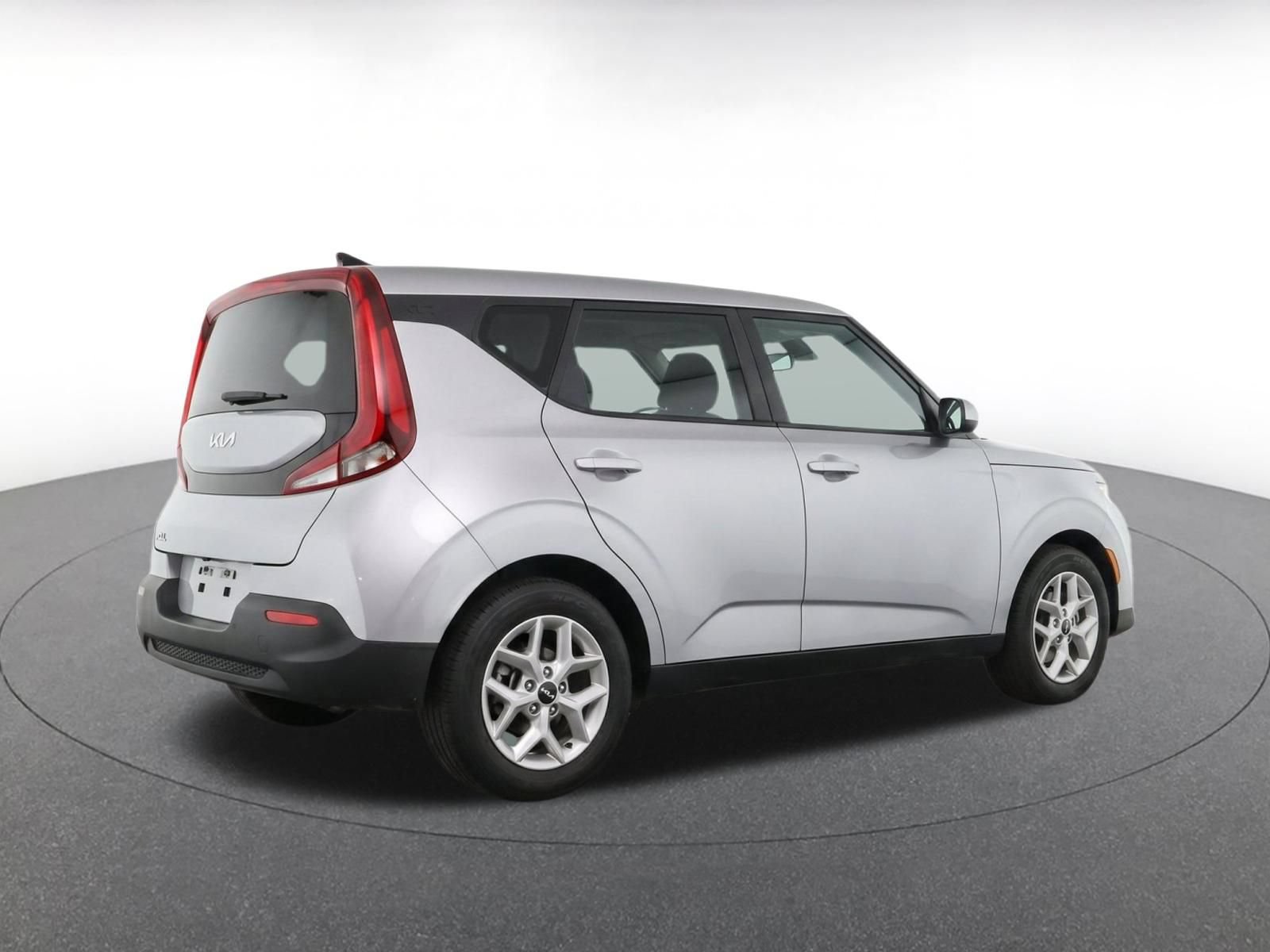Used 2025 Kia Soul LX w/ LX Technology Package FWD image 8
